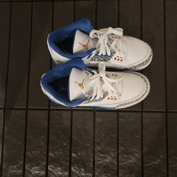 Women's Jordan Retro 3 'Washington Wizards' - Picture 13 of 16